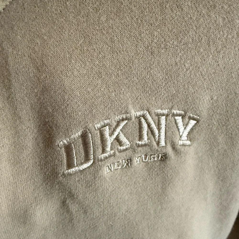 DKNY Cream Cropped Collar Pullover Sport Sweatshirt - Picture 4 of 5